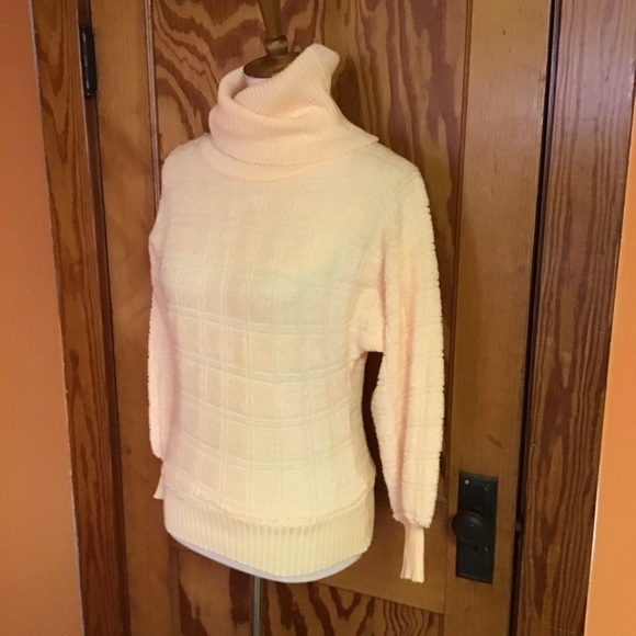 Vintage 70s yellow fuzzy turtleneck sweater - Picture 7 of 9